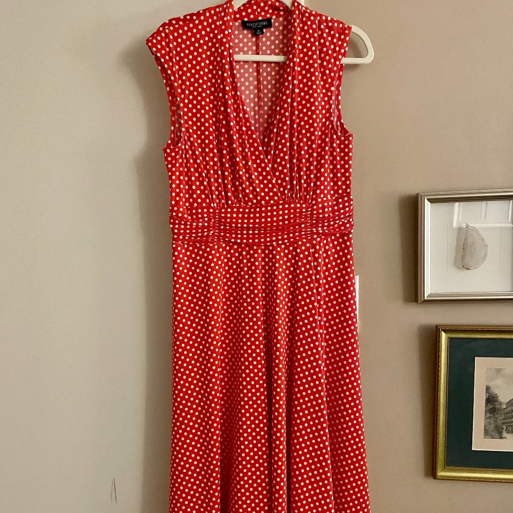 Super cute red polka dot dress for summer - EUC!